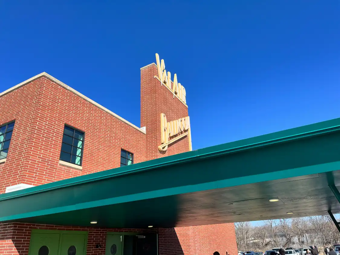 Hotels near Val Air Ballroom