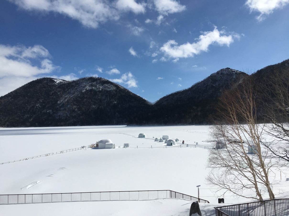 然別湖|凍った湖の上に現れる氷の村
