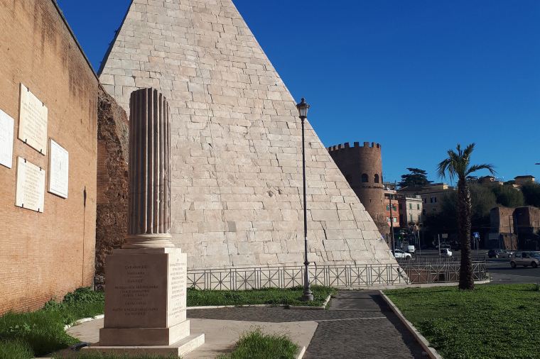 Piramide Cestia Rom
