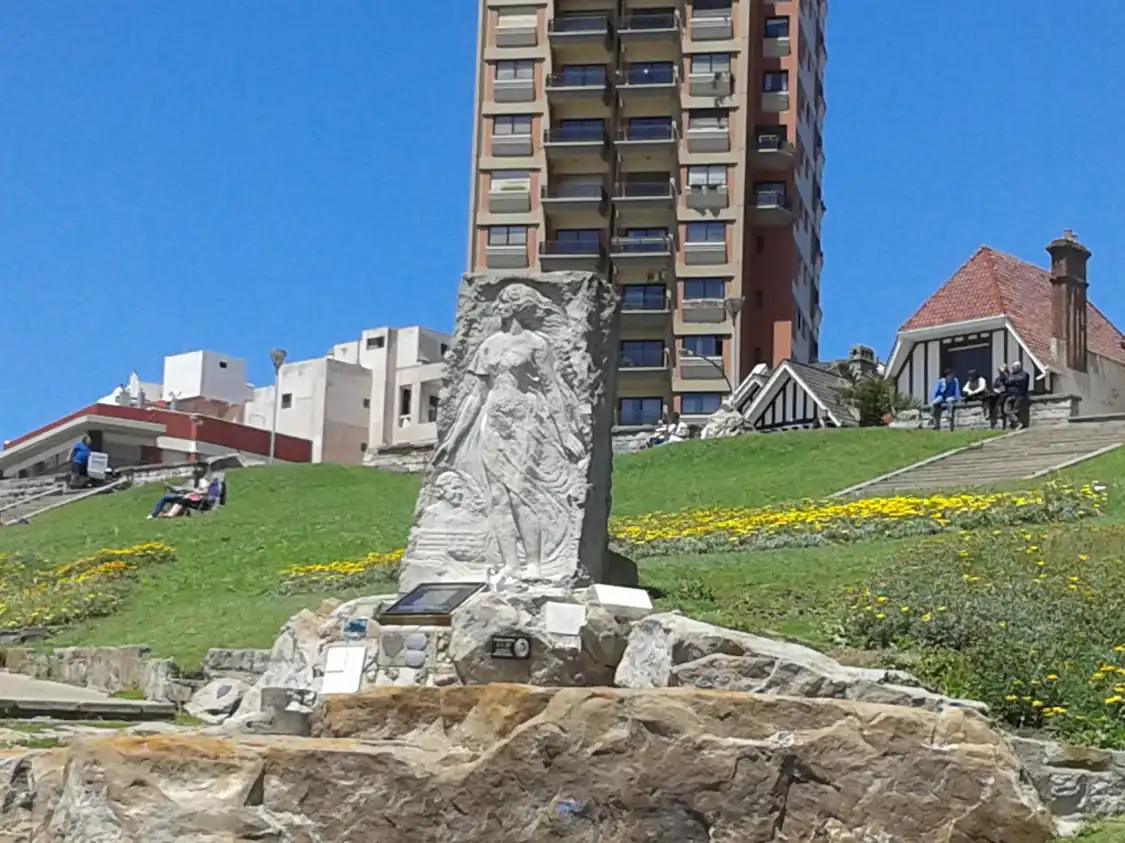 Hotels near Alfonsina Storni Monument