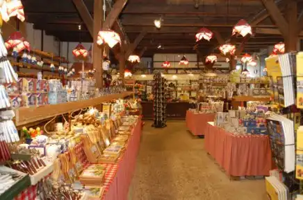 Hotels near Clara Maria Cheese & Clog Farm