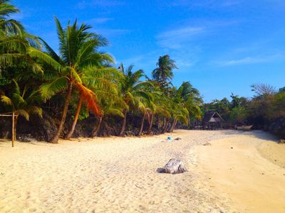 Tatlong Pulo Beach