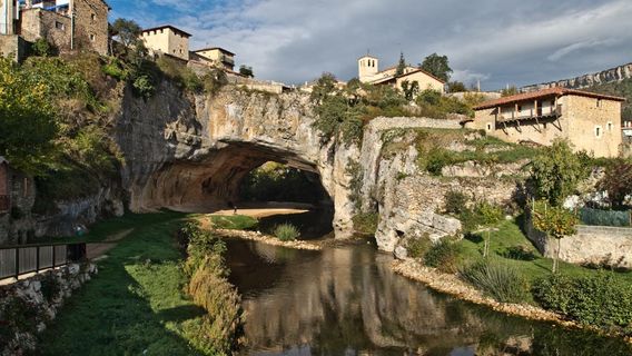 Nela River Natural Bridge