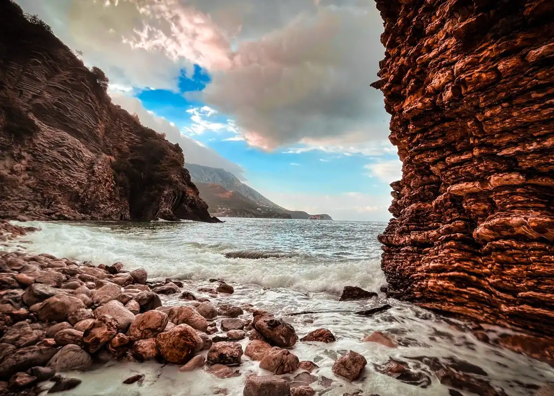 Hotels near Layered Rocks of Rafailovici