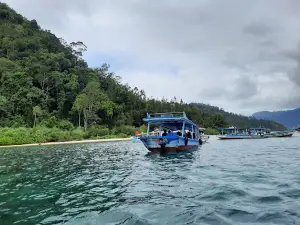 Dermaga Carocok Wisata Mandeh