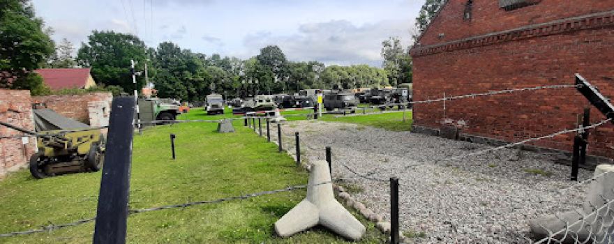 Wystawa pojazdów militarnych