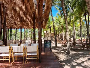 Hola Beach - Beach Club & Eco Glamping Resort