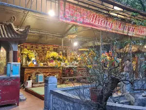Đền ông Hoàng Mười