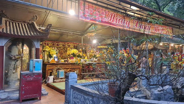 Đền ông Hoàng Mười