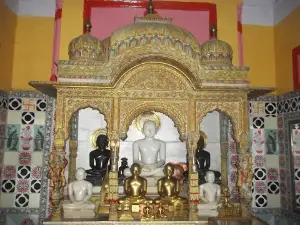 1008 Shri Chanda Prabhu Digamber Jain Mandir Bamhori
