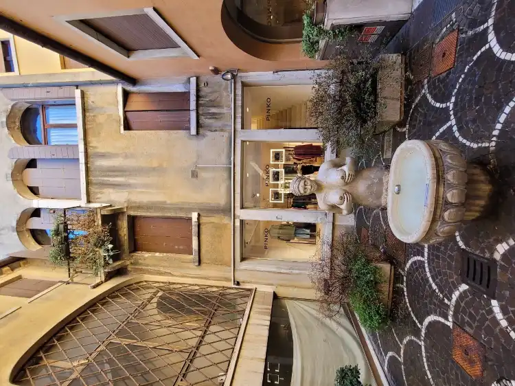 Hotels near Fontana Delle Tette