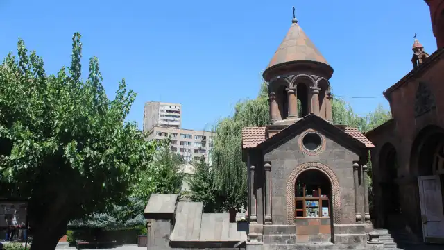 Zoravor S. Astvatsatsin Church周辺のホテル