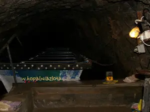 Podziemny splyw lodzią w Kopalni Zlota