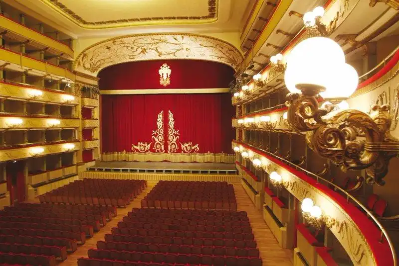 Hotel in zona Teatro Verdi