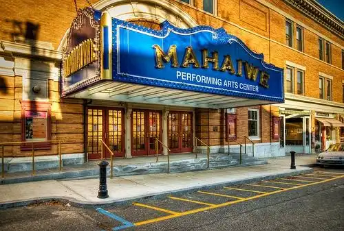 Hotels near The Guthrie Center & Foundation