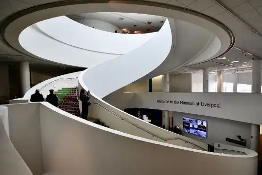 リバープール博物館周辺のホテル