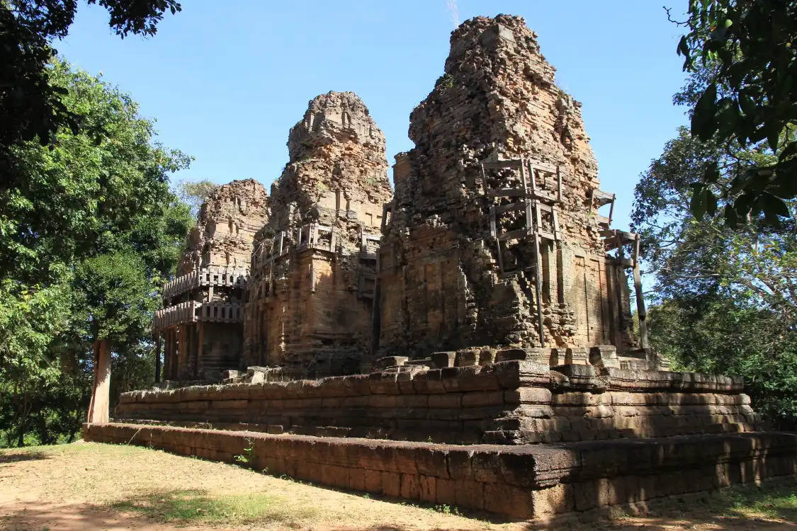 Отели рядом с достопримечательностью «Prasat Bat Chum»