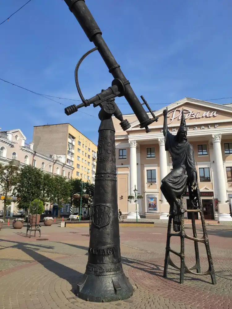 Hotels near Star square