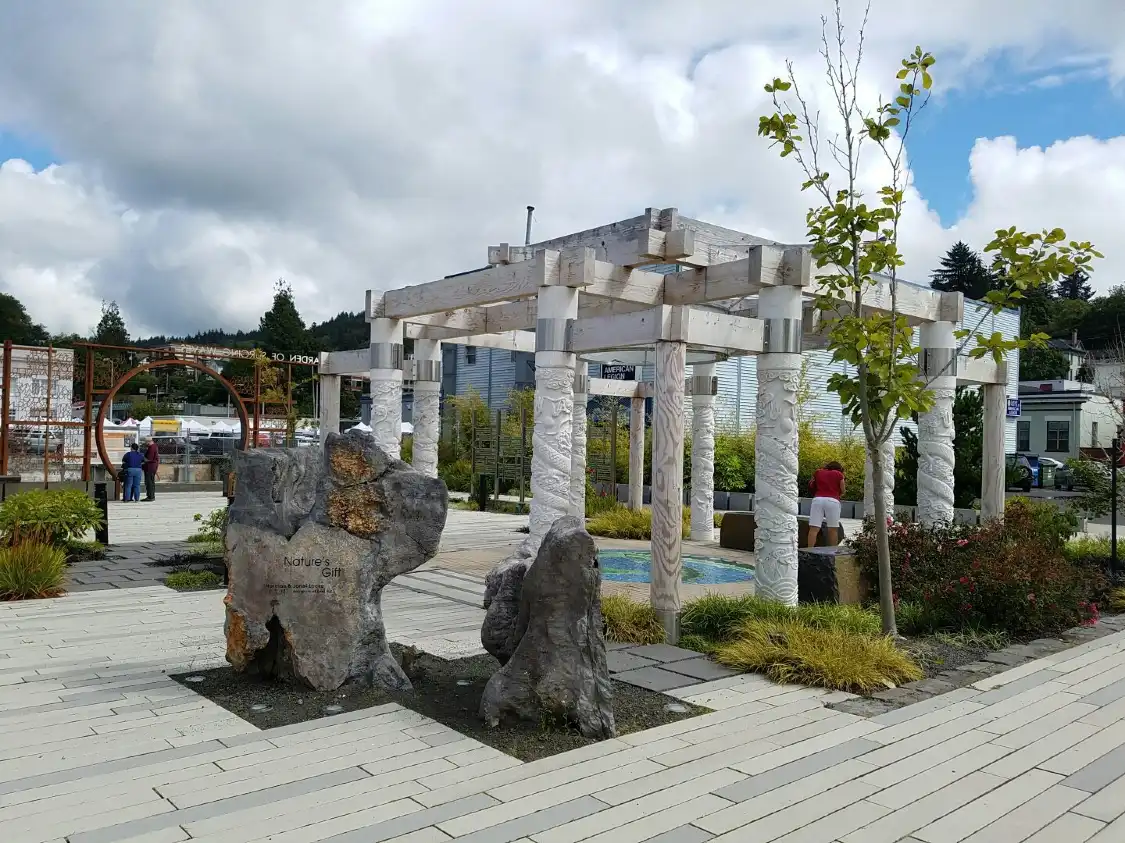 Hotel dekat Garden of Surging Waves