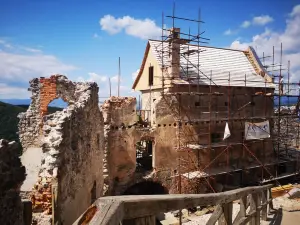 Uhrovec castle
