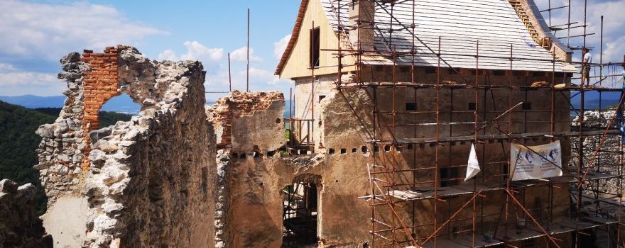 Uhrovec castle