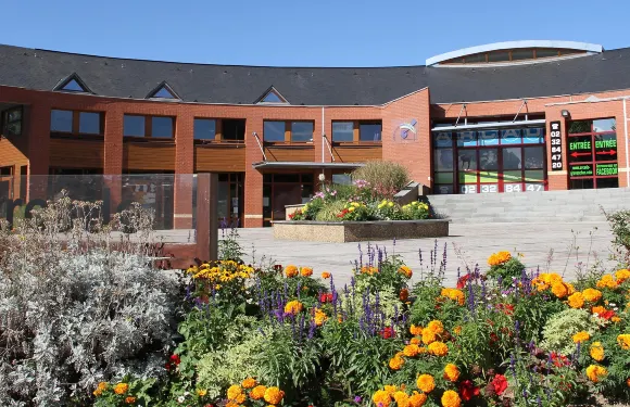 格拉旺雄聖母村