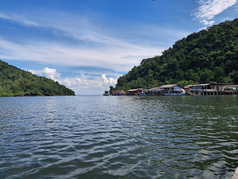 ชมรมนำเที่ยวพื้นบ้านสลักคอก