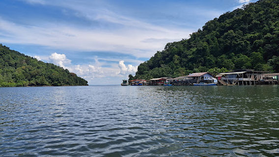 Salak Khok Boat Tour