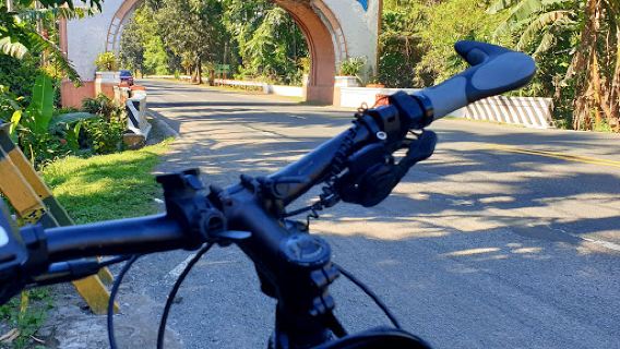 Laguna-Quezon Boundary Arch