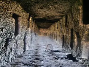 Manazan Mağaraları (Caves)
