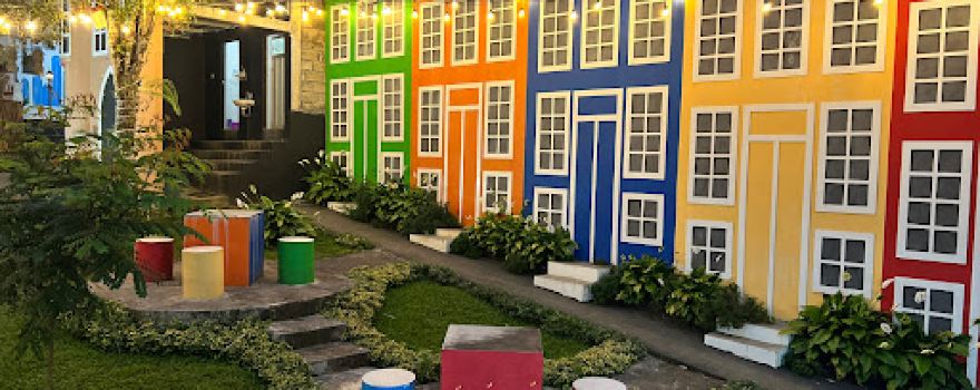 Wale Ne Reideen Rumah Miring Tomohon