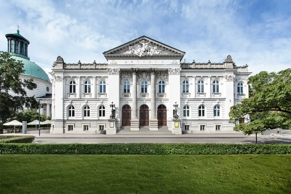 Hotel in zona Zachęta – National Gallery of Art