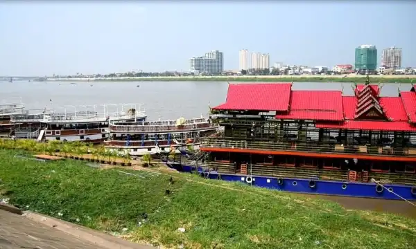 Hotels near Sisowath Riverside Park