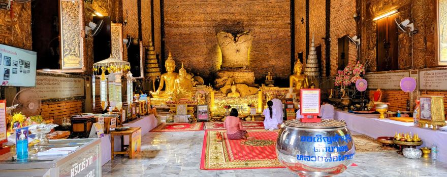 วัดพระธาตุผาเงา (วิหารหลวงพ่อผาเงา)