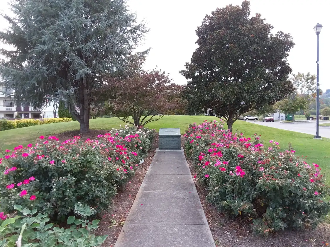 Hotels near The McMahan Indian Mound