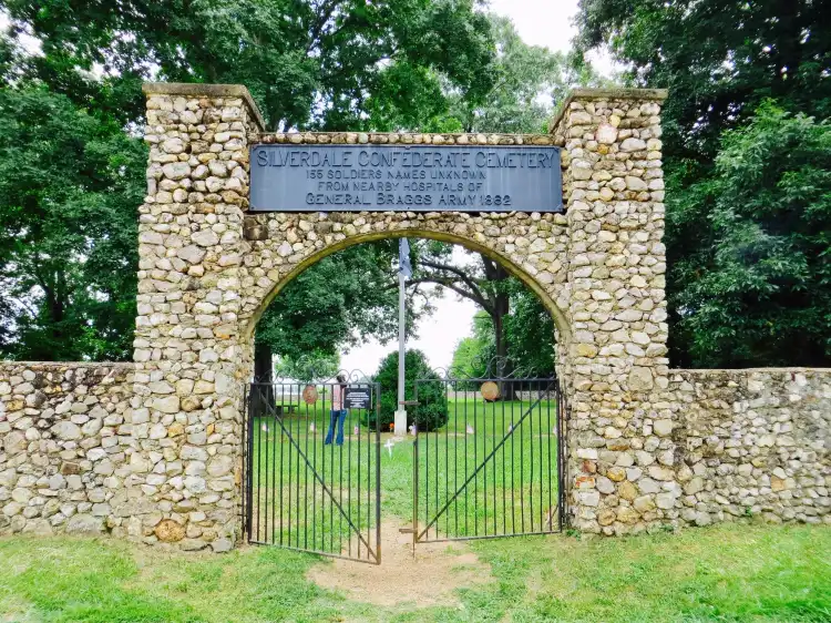 Hotel dekat Silverdale Confederate Cemetery