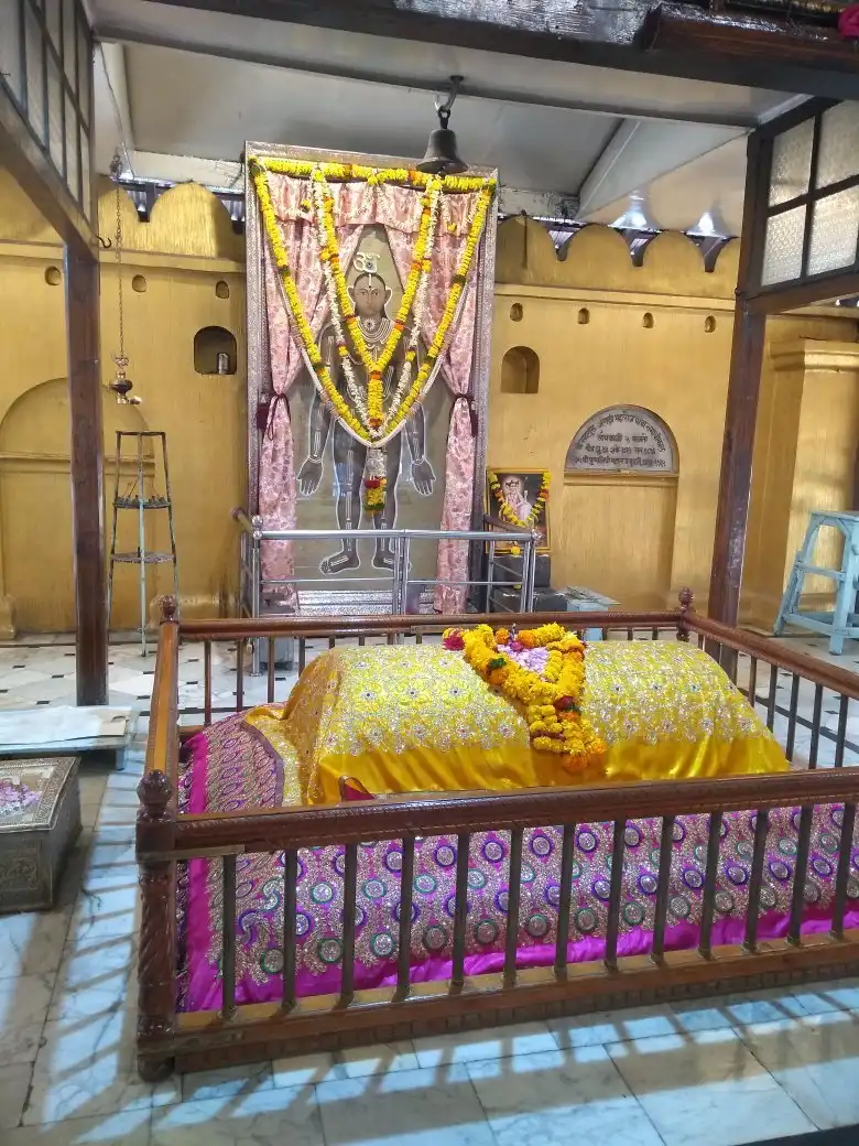 Hotel in zona Jangali Maharaj Temple