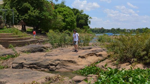 Kaeng Saphue Public Park