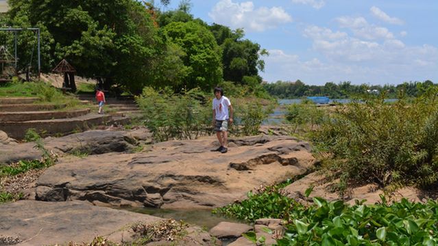 Kaeng Saphue Public Park