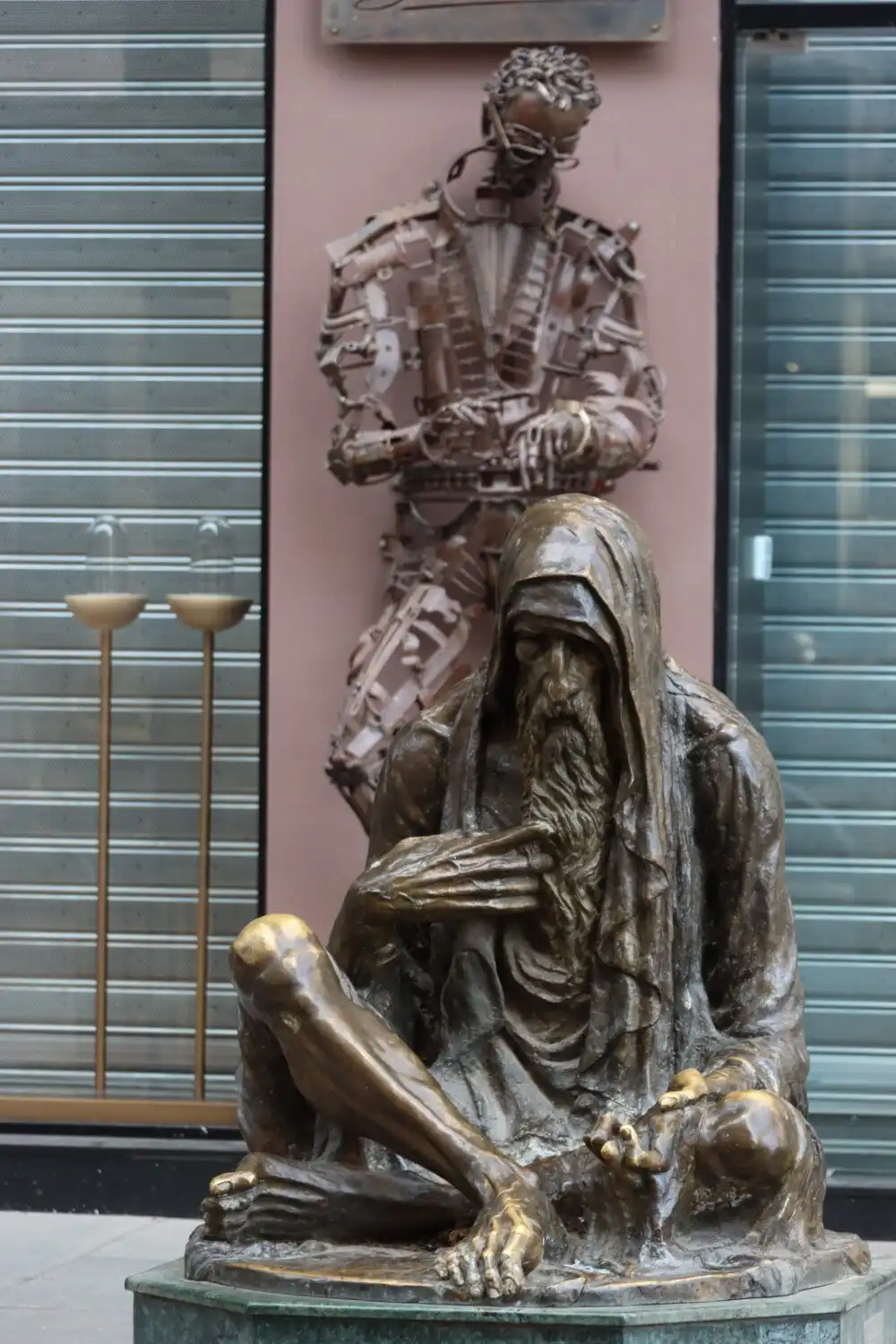 Hotels near Statue Beggar