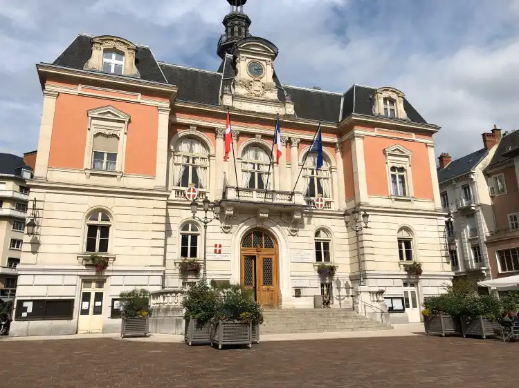 Hotels near Hotel de Ville
