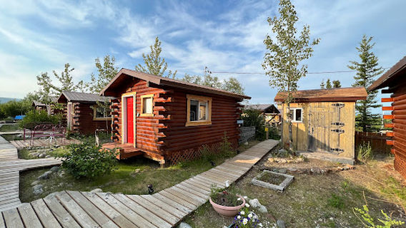 EarthSong Lodge & Denali Dog Sled Expeditions