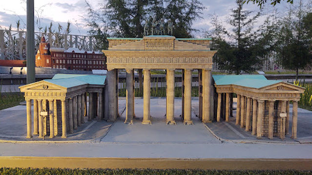 Paseo De Los Gigantes