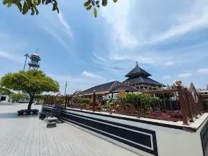 Alun-Alun Simpang Enam Demak