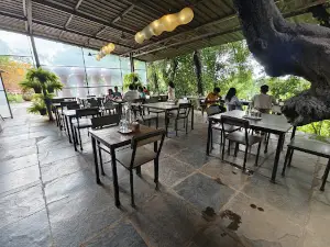 Mog Art Cafe
