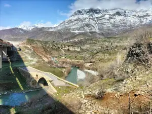 Tarihi Kasrık Köprüsü