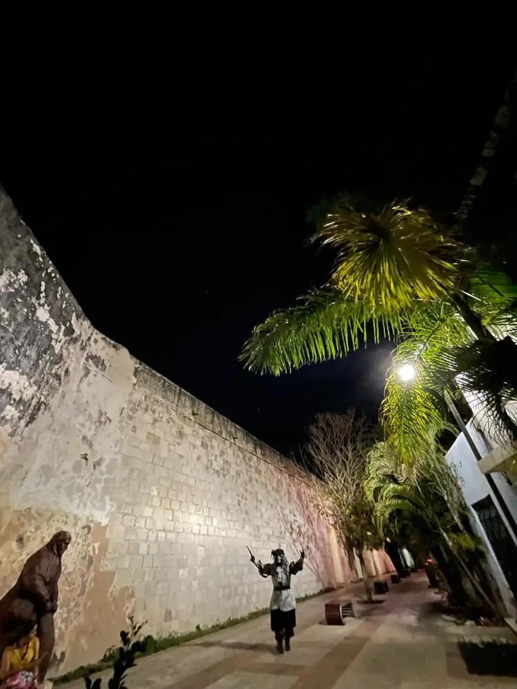 Hotels near Vive La Leyenda