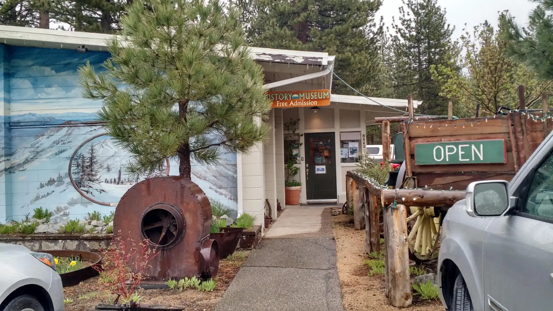 Lake Tahoe Historical Society周辺のホテル