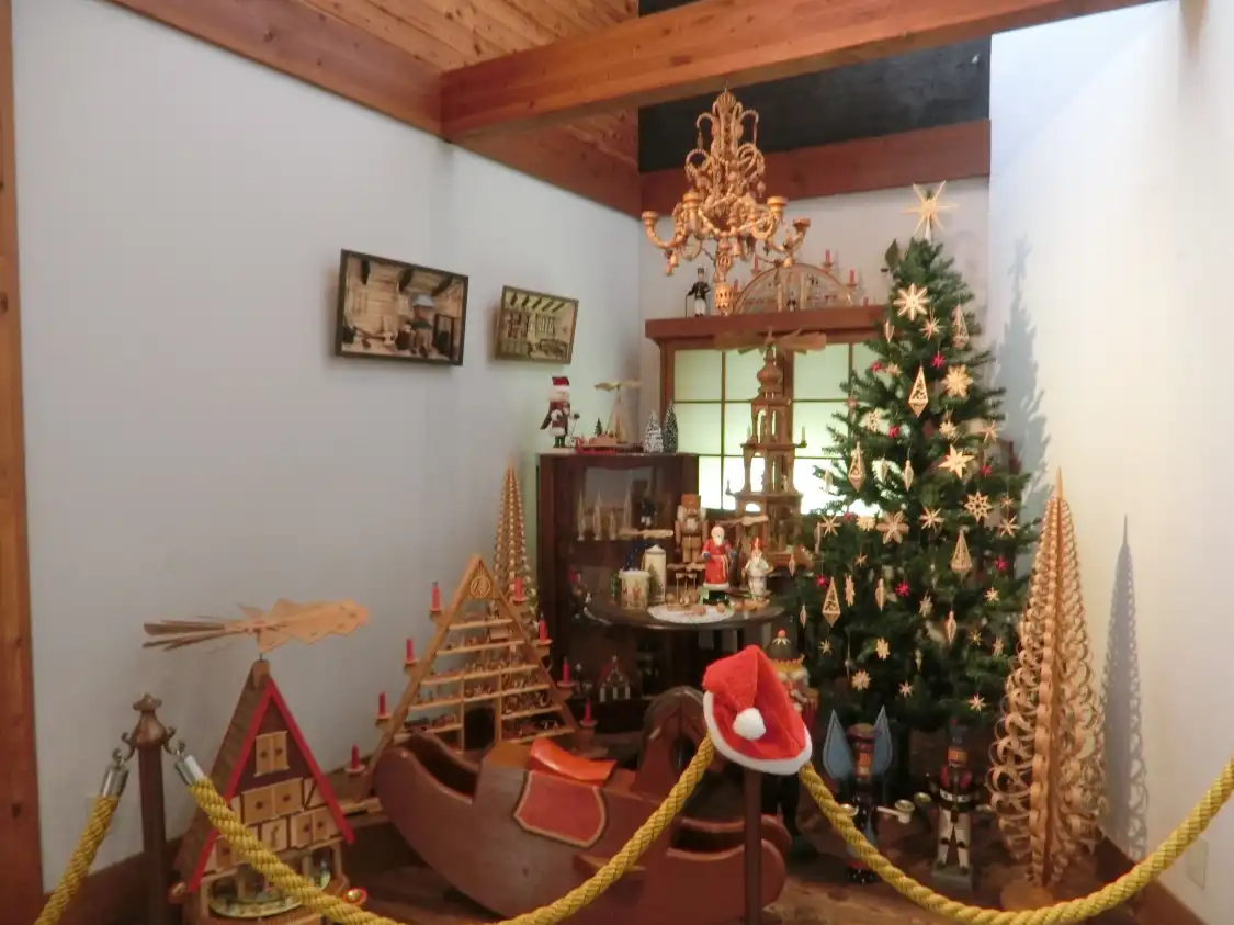 Hotels near Karuizawa Erz Toy Museum