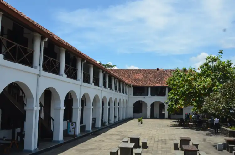 Hotels near Dutch Hospital - Shopping Precinct